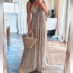 SLEEVELESS PRINT TIE PLEATED DRESS